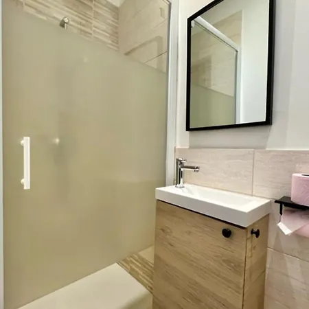Small Ac & Clim - Near Center Apartman *